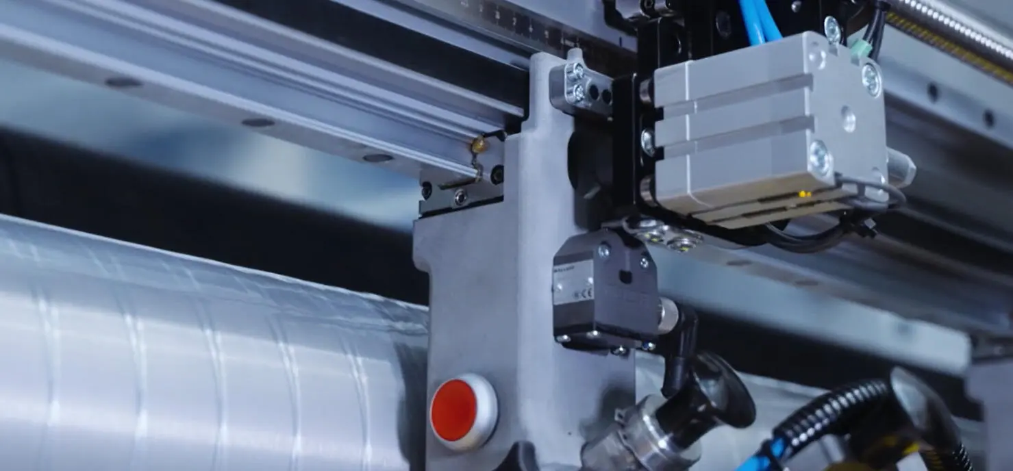 Automatisierte Breitenverstellung: Hohe Reproduzierbarkeit spart Zeit und Material